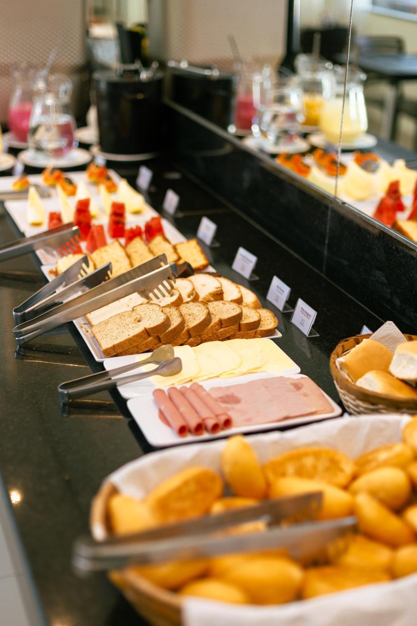 Hotel Equinocios Essential Barcarena Ngoại thất bức ảnh